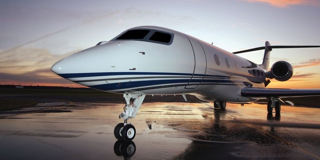 private jet vs commercial airplane comparison